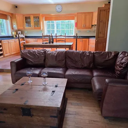 Villa Lawnside Retreat
